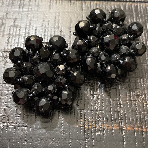 Gorgeous Estate Black Beaded Clip On Earrings! - Picture 4 of 4